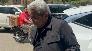 محمود سعد أول الحضور بجنازة والد منة شلبي محمود سعد أول الحضور بجنازة والد منة شلبي