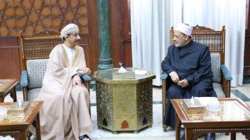 شيخ الأزهر يستقبل سفير سلطنة عمان بالقاهرة شيخ الأزهر يستقبل سفير سلطنة عمان بالقاهرة