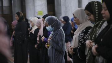 هل الصلاة فريضة على الرجال دون النساء؟ دار الإفتاء تجيب