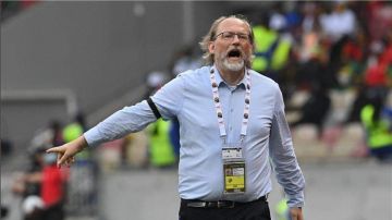 البلجيكي توم سانتفيت يستقيل من تدريب منتخب مالي البلجيكي توم سانتفيت يستقيل من تدريب منتخب مالي