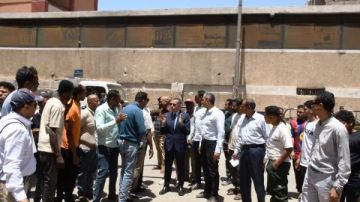 محافظ أسوان يوجه لغلق محلين لاستخدامهما أسطوانات البوتاجاز المنزلية في التشغيل