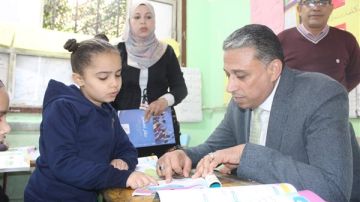 إحالة معلم للتحقيق وتكريم المتميزين.. تفاصيل جولة تعليم الجيزة اليوم