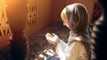 هل تقبل صلاة المرأة بالنقاب؟.. الإفتاء توضح هل تقبل صلاة المرأة بالنقاب؟.. الإفتاء توضح