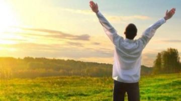 8 عادات صباحية تمنحك يوما أكثر هدوءا وتوازنا 8 عادات صباحية تمنحك يوما أكثر هدوءا وتوازنا