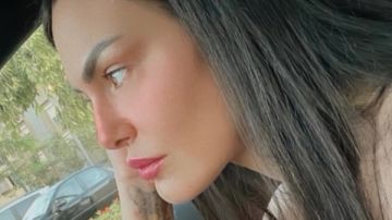 من داخل سياراتها.. دارين حداد تتألق في أحدث ظهور