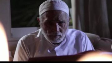 عاجل نجل عبد الرحمن أبو زهرة يستغيث بعد وضع والده على جهاز التنفس: منعونا من التواجد بجواره