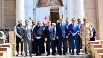 محافظ الغربية يشارك أقباط طنطا فرحة عيد القيامة المجيد ويوزع هدايا الرئيس