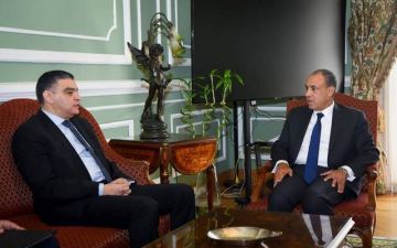وزير الخارجية المصري يبحث مع هيئة الشراء الموحد التعاون بمجال الأمن الصحي