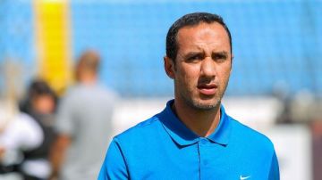 أحمد عبدالعزيز يجدد تعاقده مع سموحة لموسم جديد أحمد عبدالعزيز يجدد تعاقده مع سموحة لموسم جديد