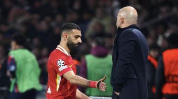 سلوت يوضح سر إبقاء محمد صلاح على الدكة أمام باريس سان جيرمان في دوري الأبطال