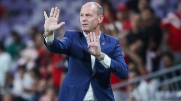 عمرو الحديدي: الأهلي لن ينهار .. و«توروب» سبب تراجع النتائج