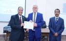 جامعة سوهاج تواصل بناء القيادات وتكرم المشاركين ببرنامج الترشح لمنصب عميد - eg