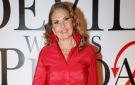 يسرا تخطف الأنظار بفستان أحمر في أحدث ظهور .. شاهد