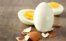 كم مدة صلاحية البيض المسلوق داخل الثلاحة.. ونصائح لتجنب فساده