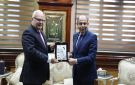 محافظ المنيا يستقبل سفير السويد لبحث تعزيز التعاون المشترك ومتابعة المشروعات - eg
