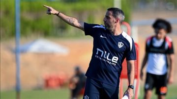 مصدر: مستحقات يانيك فيريرا وراء إيقاف قيد الزمالك الجديد من فيفا مصدر: مستحقات يانيك فيريرا وراء إيقاف قيد الزمالك الجديد من فيفا