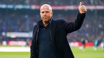 ممنون لحصد لقب الدوري.. أول تعليق من سلوت بعد طرده من ليفربول ممنون لحصد لقب الدوري.. أول تعليق من سلوت بعد طرده من ليفربول