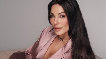 فستان غير تقليدي.. نادين نجيم تستعرض جمالها فستان غير تقليدي.. نادين نجيم تستعرض جمالها