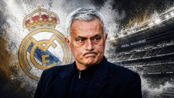 مورينيو يقترب من العودة إلى ريال مدريد بعقد موسمين مورينيو يقترب من العودة إلى ريال مدريد بعقد موسمين