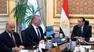 رئيس الوزراء يتابع الموقف التنفيذي لمشروعات صناعات خام الفوسفات وجهود التوسع في القيمة المضافة له