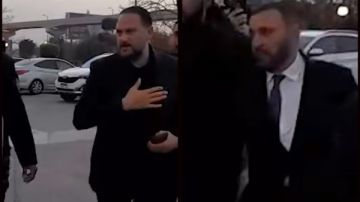 منهم أحمد السقا .. نجوم الفن يواسون حمدي الميرغني في عزاء والده منهم أحمد السقا .. نجوم الفن يواسون حمدي الميرغني في عزاء والده