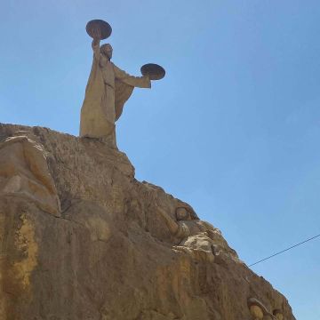 حفل صاخب داخل دير مسيحي يثير موجة غضب في مصر (فيديو) حفل صاخب داخل دير مسيحي يثير موجة غضب في مصر (فيديو)