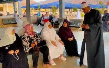 محاضرات توعية لحجاج النقل البري في ميناء نويبع محاضرات توعية لحجاج النقل البري في ميناء نويبع