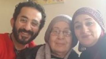 شقيقة أحمد حلمي تنعى والدتها برسالة مؤثرة.. قطعة من قلبي في ذمة الله