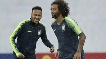 مارسيلو يحتفل بعد استدعاء نيمار لكأس العالم 2026 مارسيلو يحتفل بعد استدعاء نيمار لكأس العالم 2026