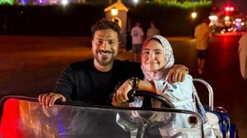 ربنا يبعد عننا العين عودة مصطفى أبو سريع إلى زوجته