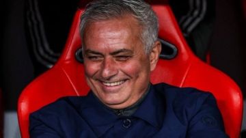 جوزيه مورينيو يعلق على أنباء تدريب ريال مدريد جوزيه مورينيو يعلق على أنباء تدريب ريال مدريد