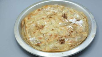 حلويات العيد.. طريقة عمل الرقاق بالسكر في المنزل حلويات العيد.. طريقة عمل الرقاق بالسكر في المنزل