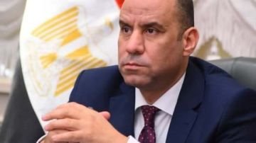وزير العمل يجري حركة تغييرات وتنقلات واسعة شملت 17 قيادة