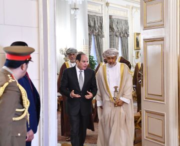 هيثم بن طارق يستقبل السيسي في مسقط هيثم بن طارق يستقبل السيسي في مسقط