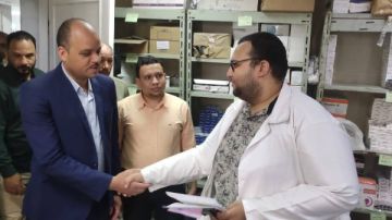 في جولة مفاجئة.. نائب محافظ الوادي الجديد يتفقد المنشآت الطبية بمدينة الخارجة في جولة مفاجئة.. نائب محافظ الوادي الجديد يتفقد المنشآت الطبية بمدينة الخارجة