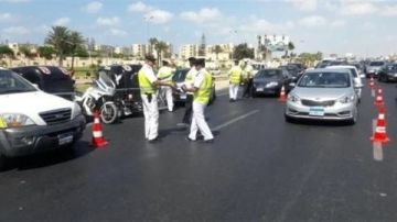 إعادة الحركة المرورية لطبيعتها على الطريق الزراعي السريع بعد انقلاب سيارة محملة بالزلط إعادة الحركة المرورية لطبيعتها على الطريق الزراعي السريع بعد انقلاب سيارة محملة بالزلط
