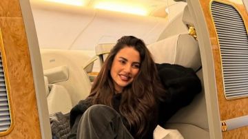 درة تبهر متابعيها بظهورها اللافت درة تبهر متابعيها بظهورها اللافت