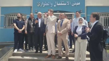 وزير التجارة والتعاون الدولي الهولندي يتفقد مستشفى العريش العام وزير التجارة والتعاون الدولي الهولندي يتفقد مستشفى العريش العام