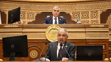 الحكومة توافق على مناقشة طلبي مناقشة عامة الحكومة توافق على مناقشة طلبي مناقشة عامة