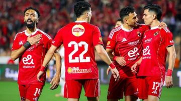 كيف يفكر الأهلي لإنهاء أزمة الرواتب الكبيرة؟ وأزمة بسبب هوية مدير الكرة الجديد .. اعرف القصة كاملة