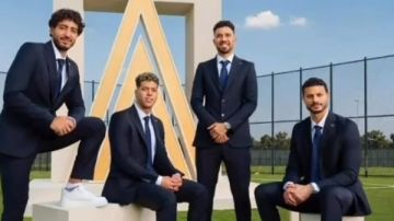 شياكة وأناقة.. لقطات من جلسة تصوير منتخب مصر قبل السفر إلى أمريكا