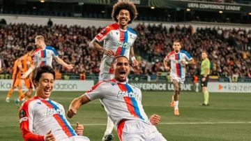 كريستال بالاس يضع قدما في نهائي دوري المؤتمر الأوروبي بثلاثية أمام شاختار