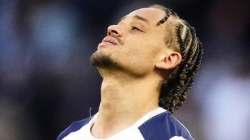 مدرب هولندا يبحث عن بدائل بعد إصابة سيمونز مدرب هولندا يبحث عن بدائل بعد إصابة سيمونز