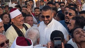 عصام السقا يحتفل بعيد الأضحى في مسقط رأسه بالمنيا عصام السقا يحتفل بعيد الأضحى في مسقط رأسه بالمنيا