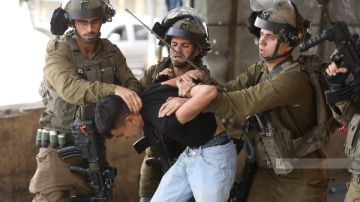 قوات الاحتلال الإسرائيلي تعتقل 14 فلسطينيا من الضفة الغربية قوات الاحتلال الإسرائيلي تعتقل 14 فلسطينيا من الضفة الغربية