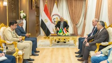 وزير الإنتاج الحربي يناقش مع سفير باكستان التعاون في الصناعات الدفاعية وزير الإنتاج الحربي يناقش مع سفير باكستان التعاون في الصناعات الدفاعية