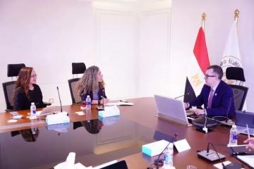 وزير التخطيط يستقبل وفد مؤسسة عبد الله الغرير الإماراتية لتمكين الشباب