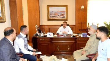 محافظ بورسعيد يوجه الجهات التنفيذية بسرعة فحص شكاوى المواطنين