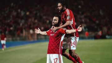 مهيب عبدالهادي: عرض ضخم يهدد استمرار حسين الشحات مع الأهلي مهيب عبدالهادي: عرض ضخم يهدد استمرار حسين الشحات مع الأهلي