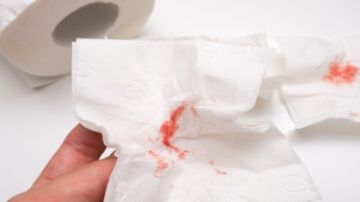 البراز الأحمر ومدى خطورته .. أسباب مثيرة للقلق البراز الأحمر ومدى خطورته .. أسباب مثيرة للقلق